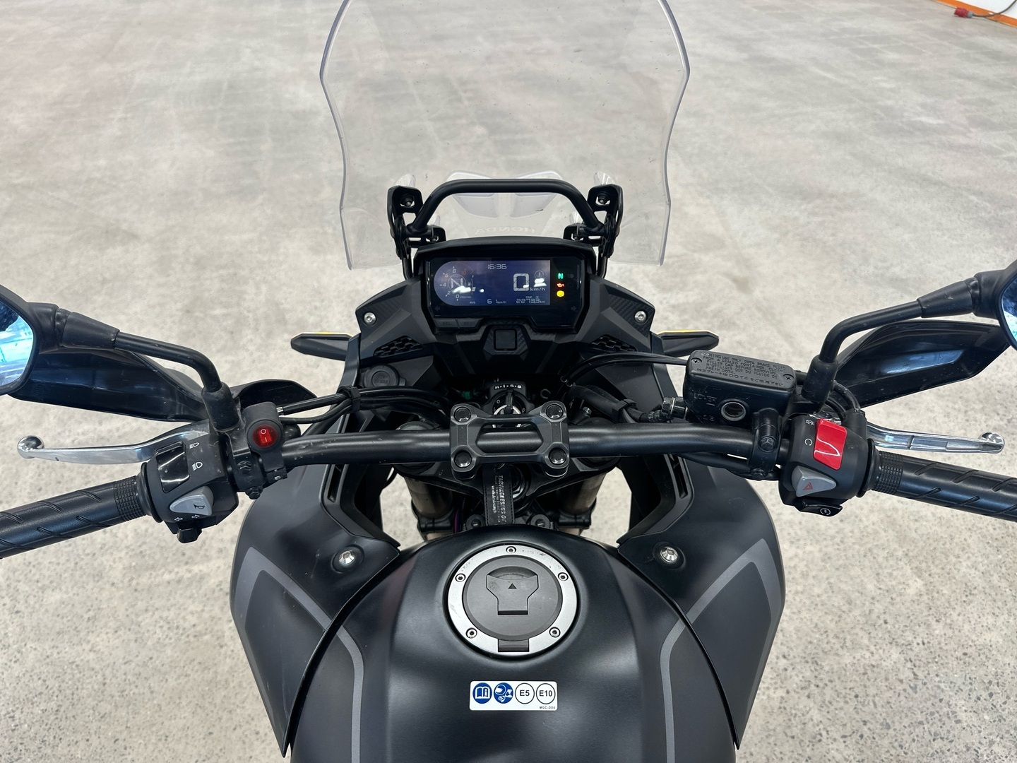 HONDA CB 2023