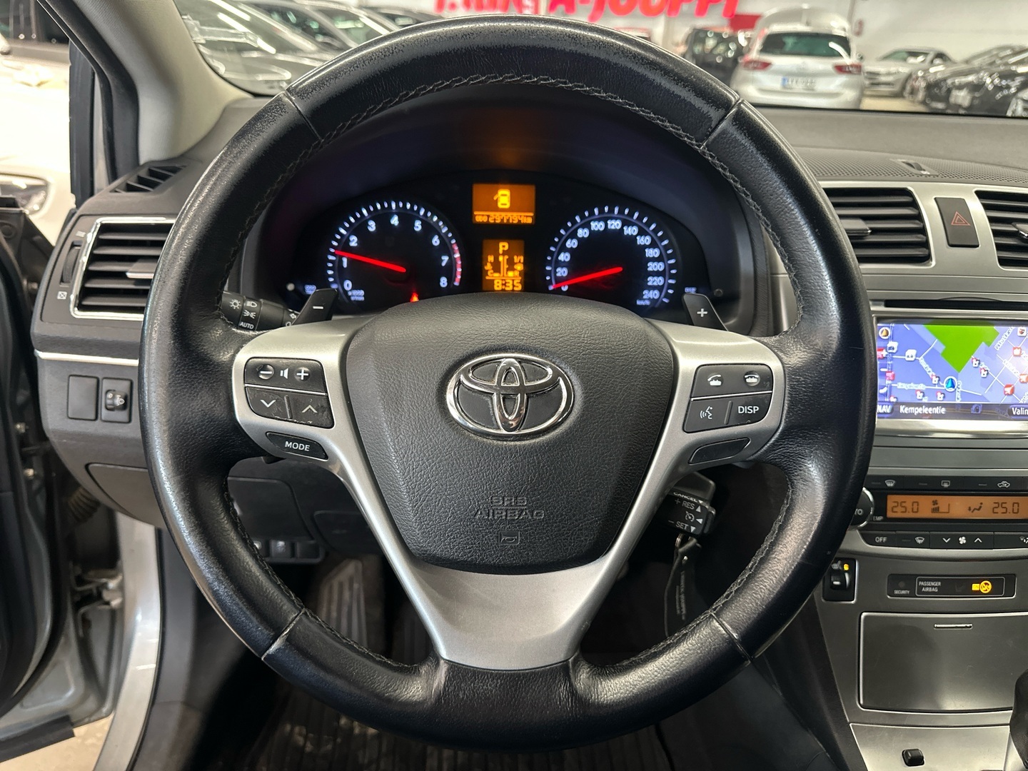TOYOTA Avensis 2012