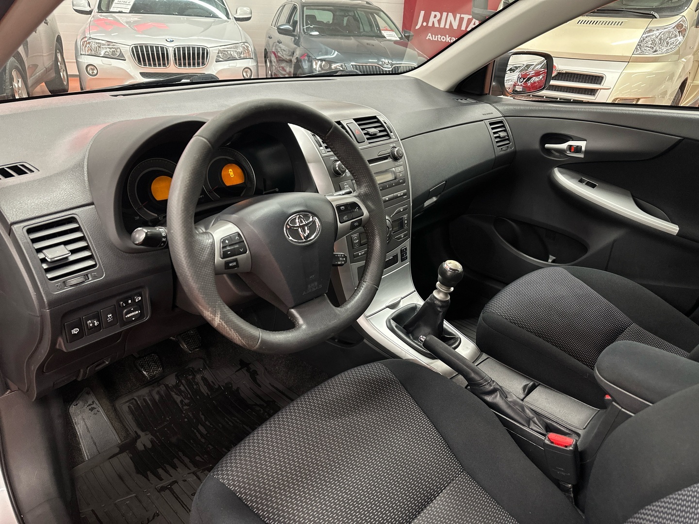 TOYOTA Corolla 2012
