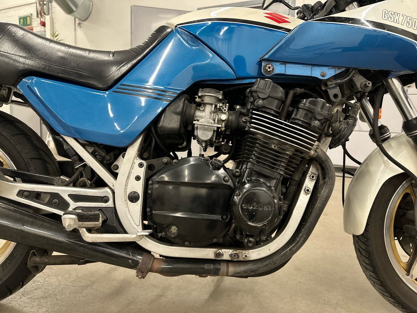 SUZUKI GSX 1985