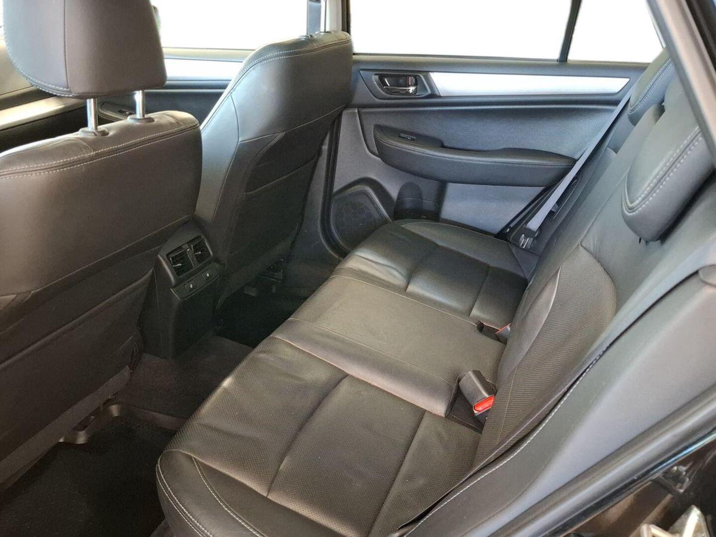 SUBARU Outback 2015
