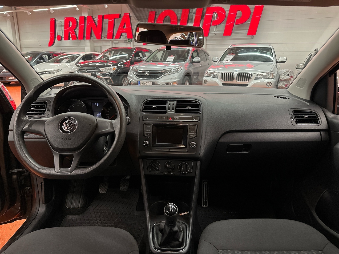 VOLKSWAGEN Polo 2015