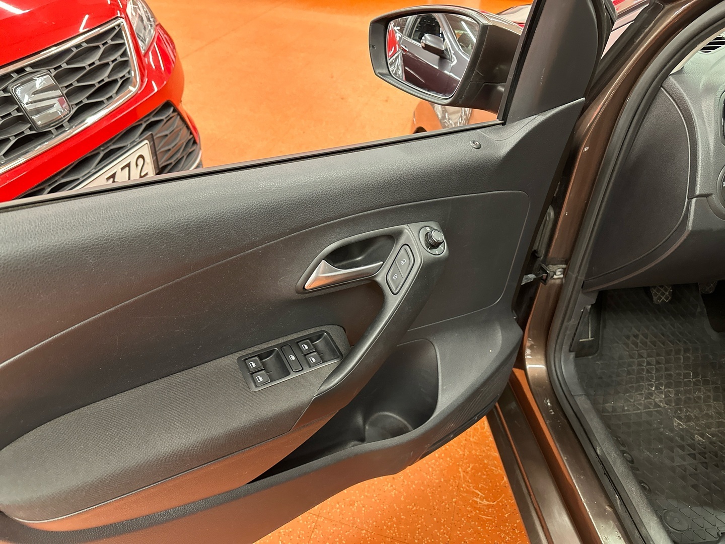 VOLKSWAGEN Polo 2015