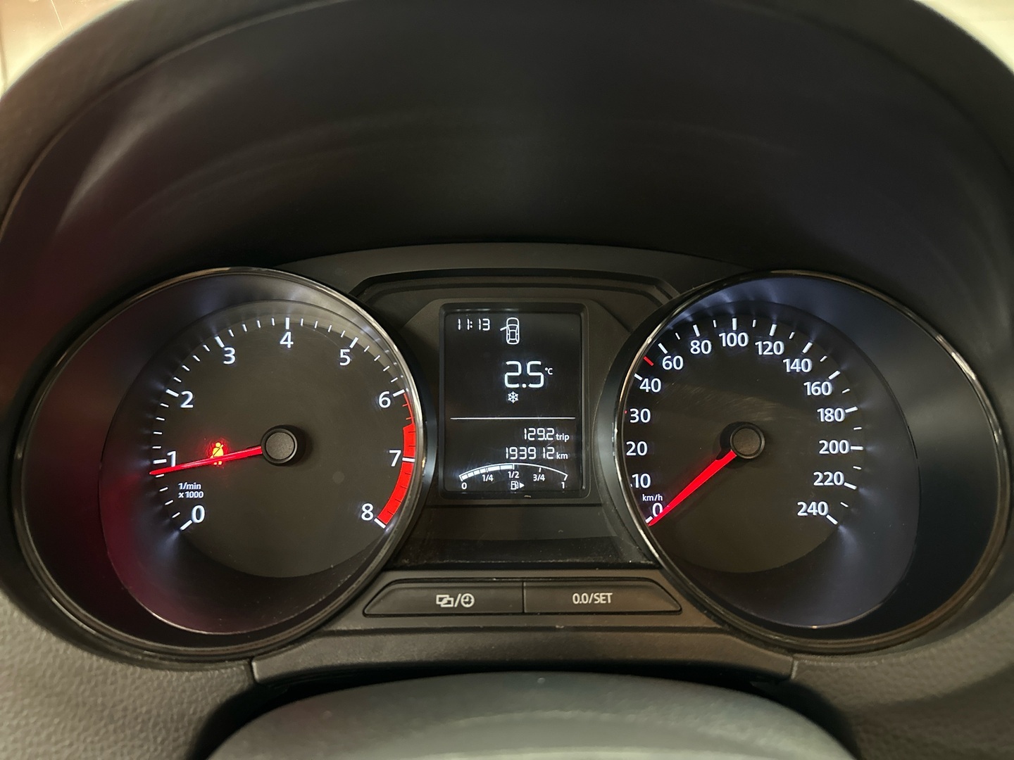 VOLKSWAGEN Polo 2015