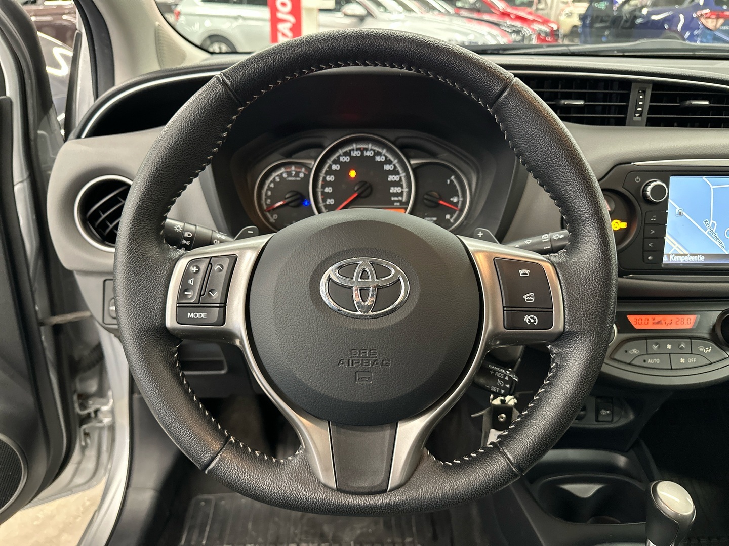 TOYOTA Yaris 2016