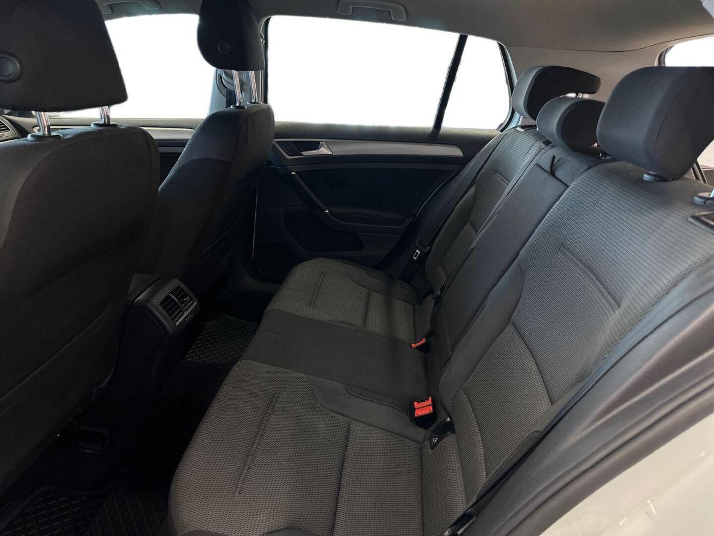 VOLKSWAGEN Golf 2015