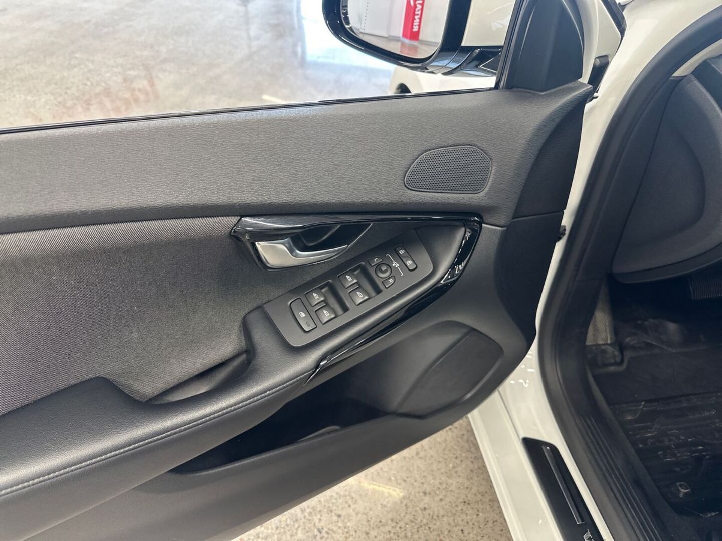 VOLVO V40 2019