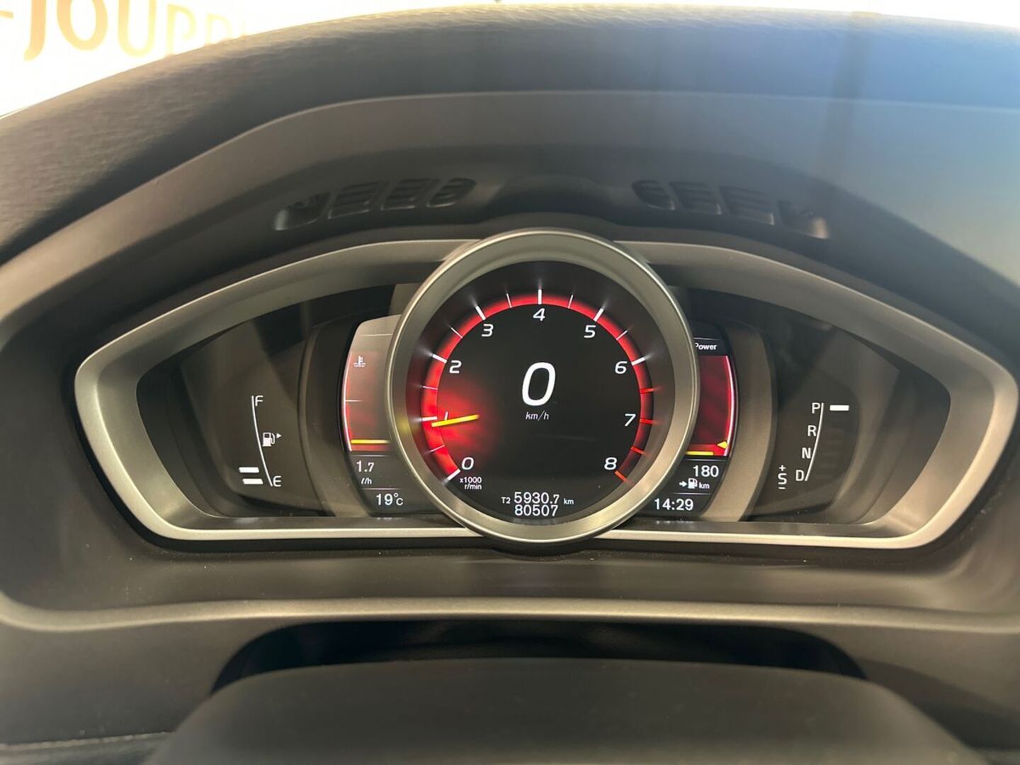 VOLVO V40 2019