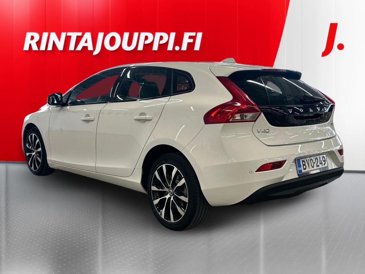 VOLVO V40 2019