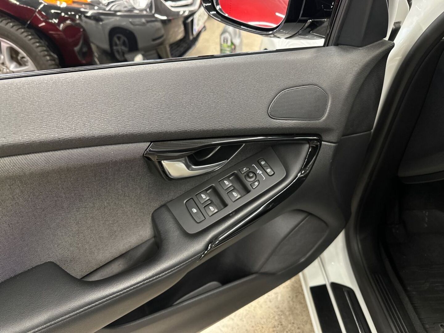 VOLVO V40 2019