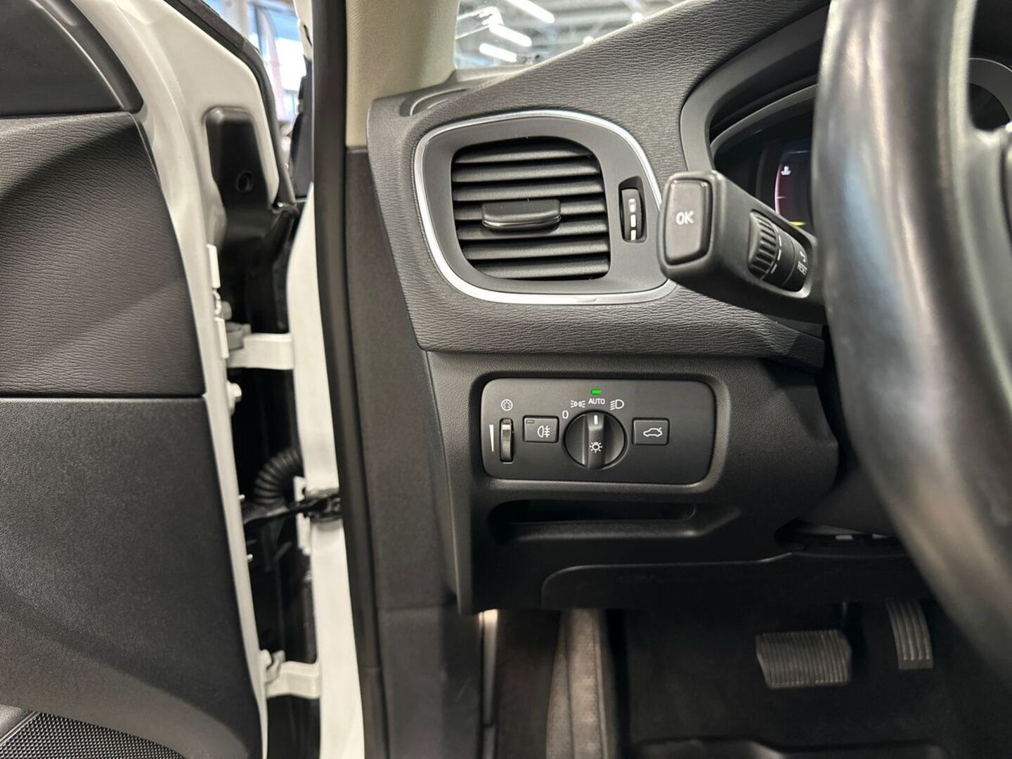 VOLVO V40 2019
