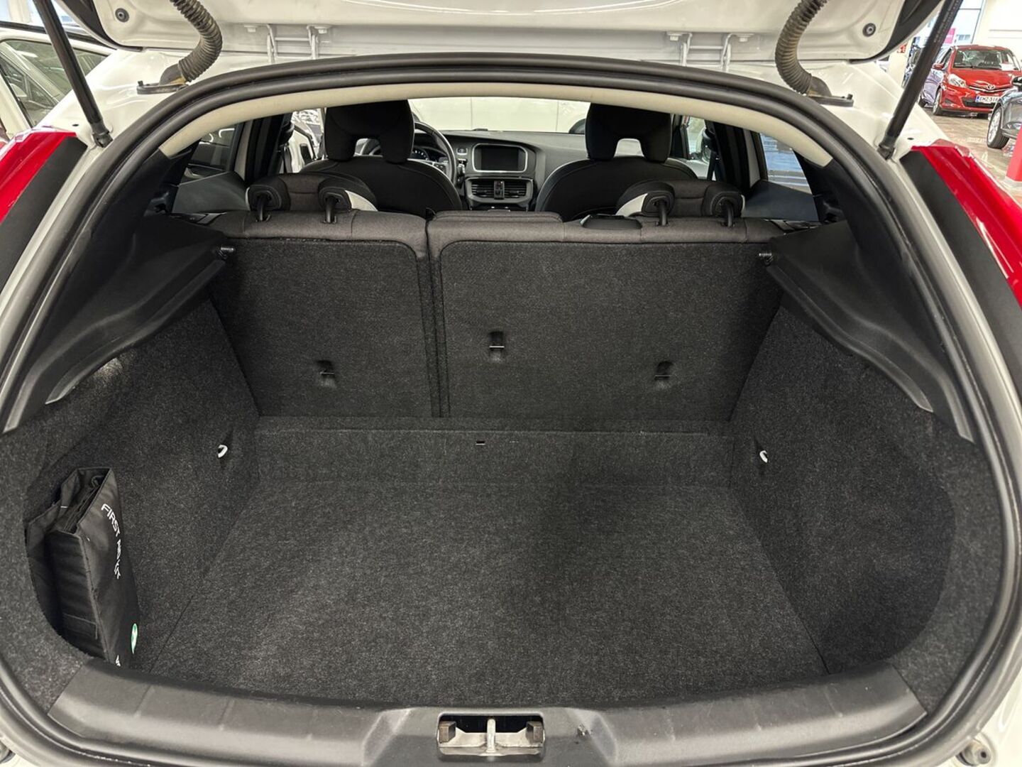 VOLVO V40 2019