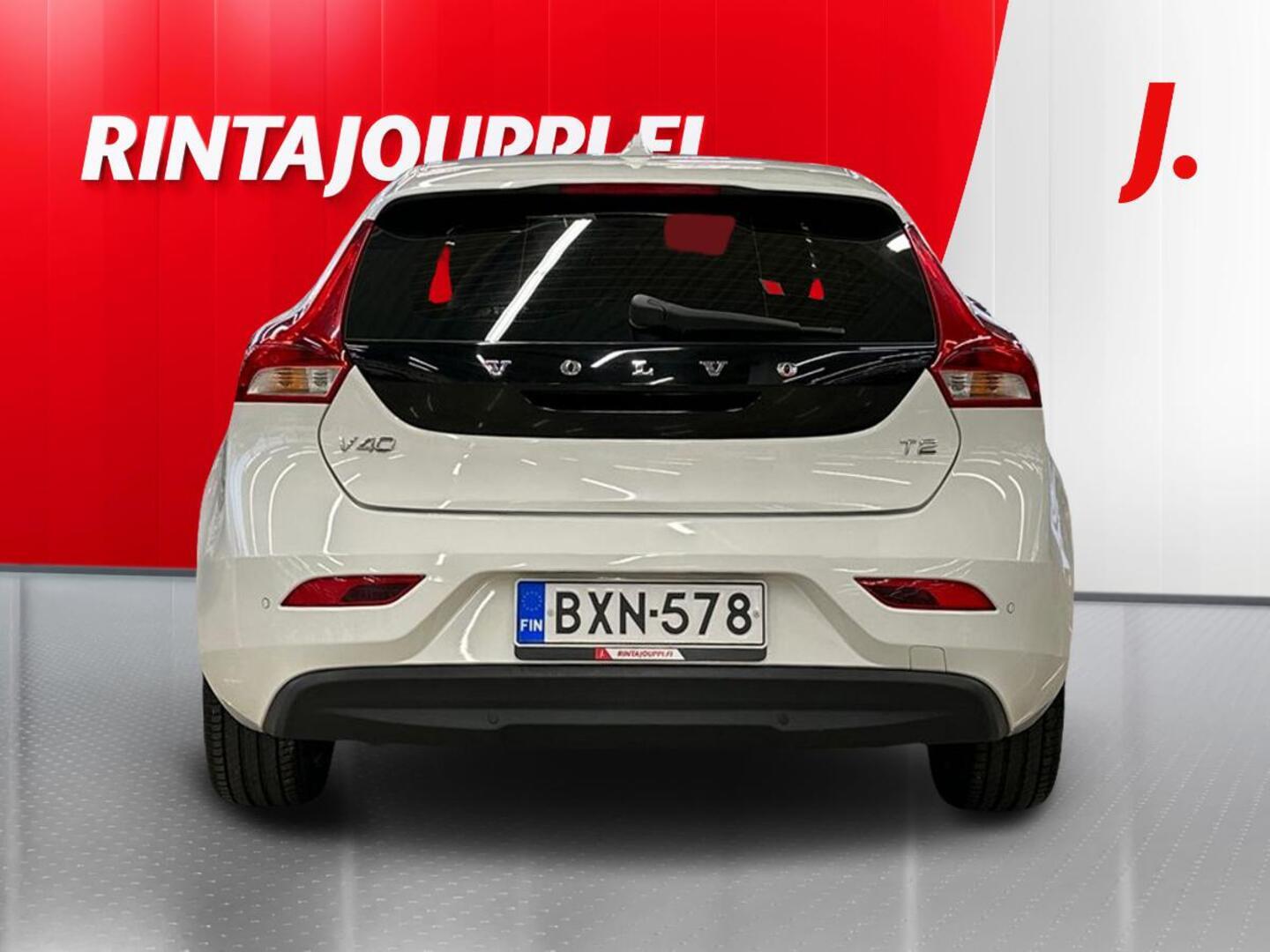 VOLVO V40 2019