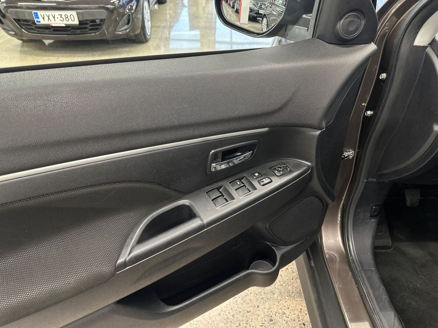 MITSUBISHI ASX 18