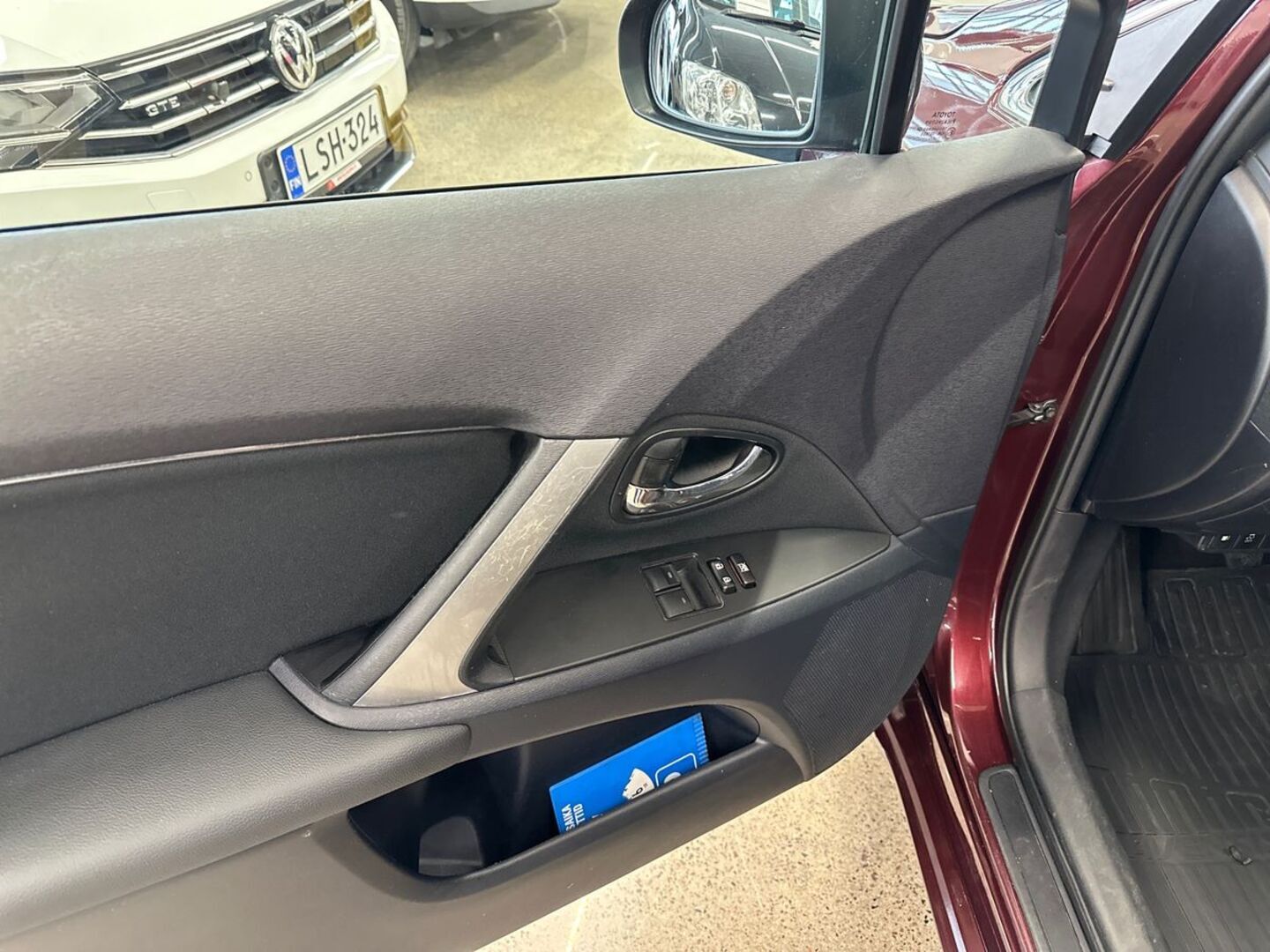 TOYOTA Avensis 2012