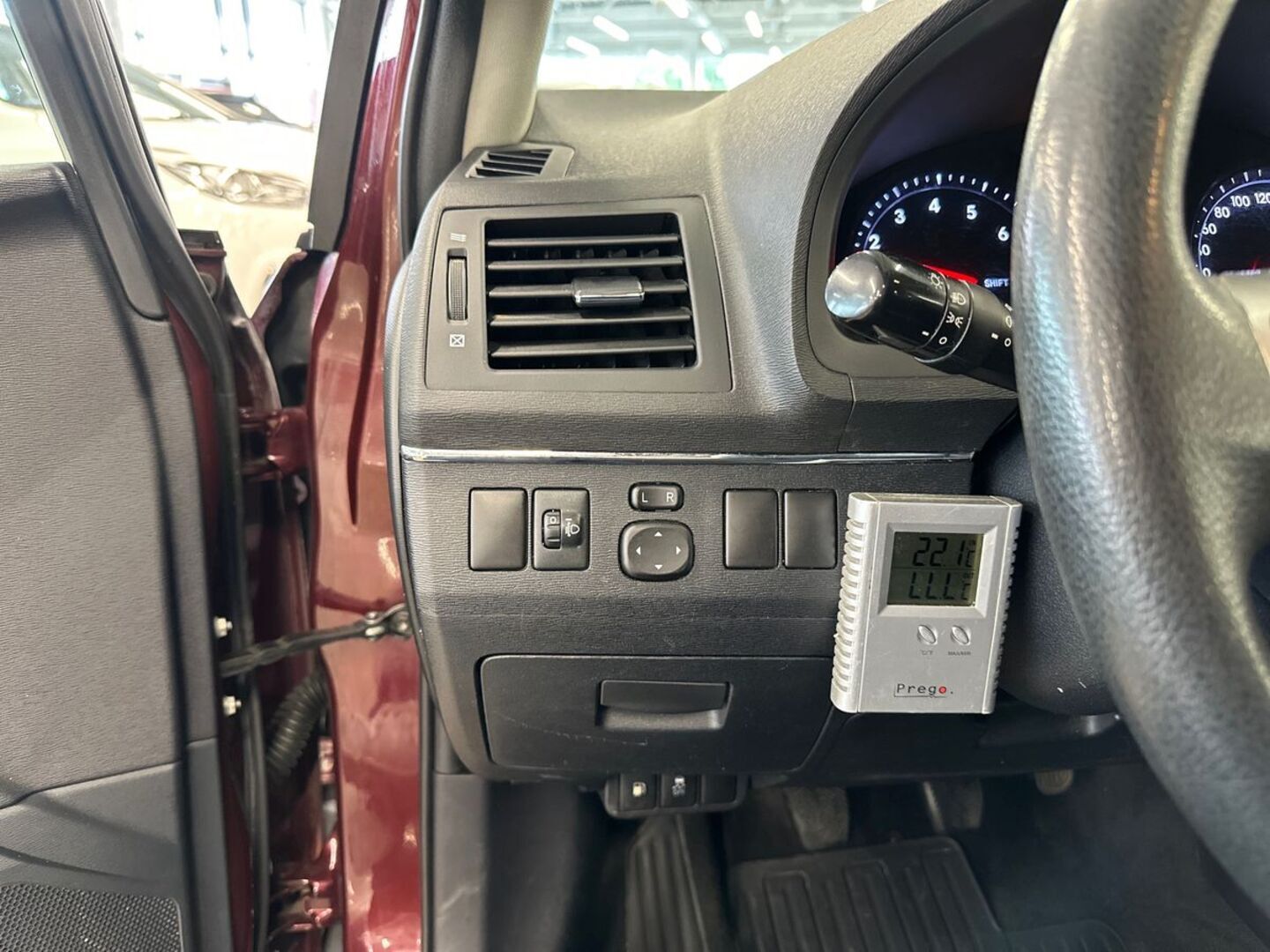 TOYOTA Avensis 2012