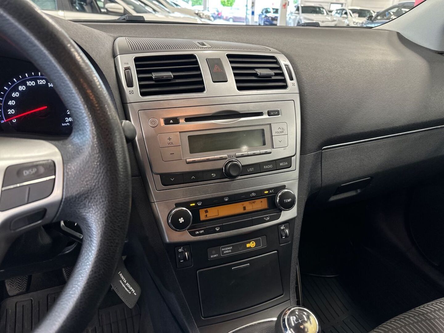 TOYOTA Avensis 2012