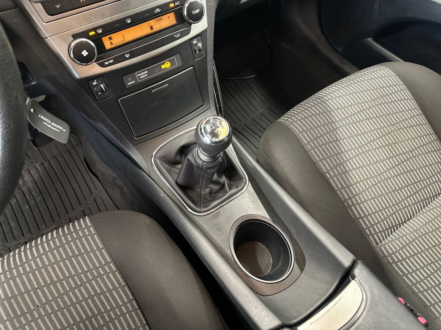 TOYOTA Avensis 2012