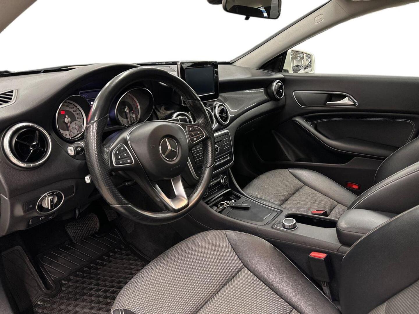MERCEDES-BENZ CLA 2015