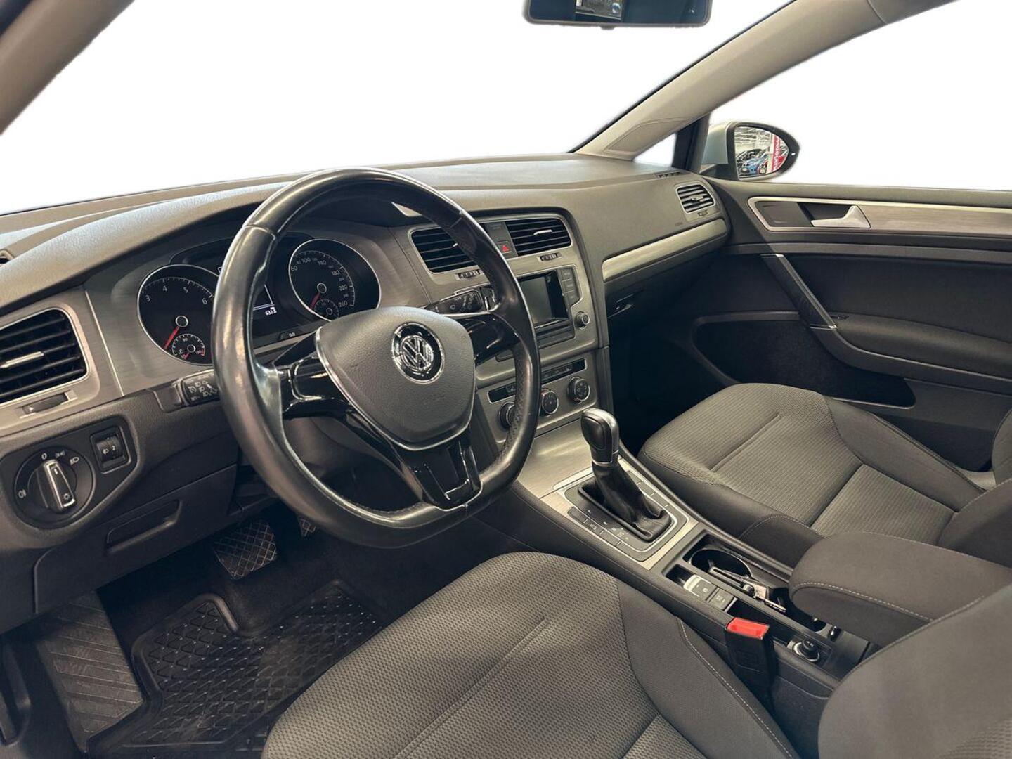 VOLKSWAGEN Golf 2015