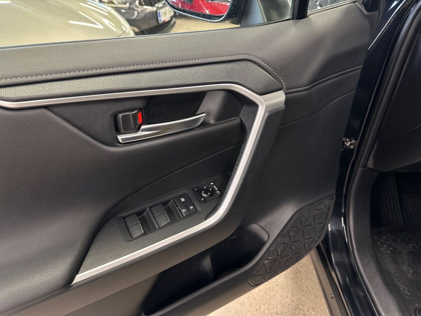 TOYOTA RAV4 14