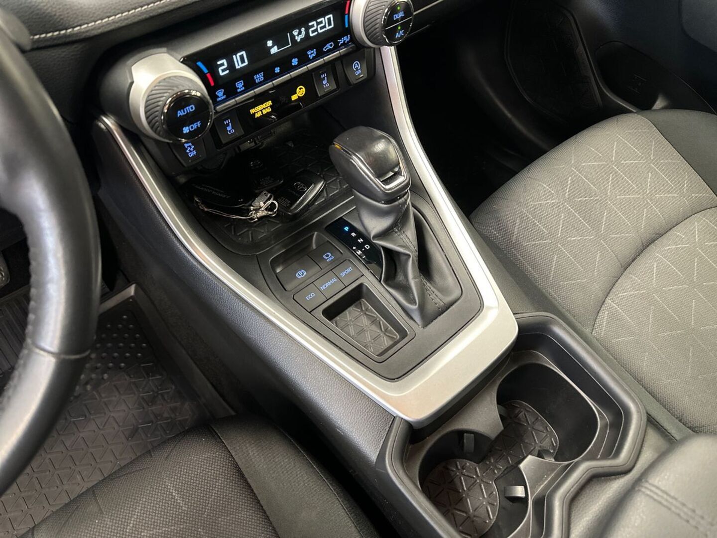 TOYOTA RAV4 20