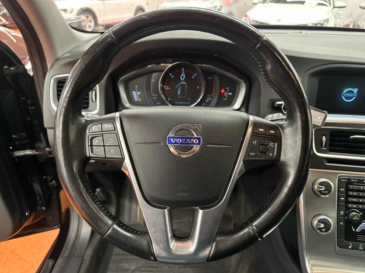 VOLVO V60 2016