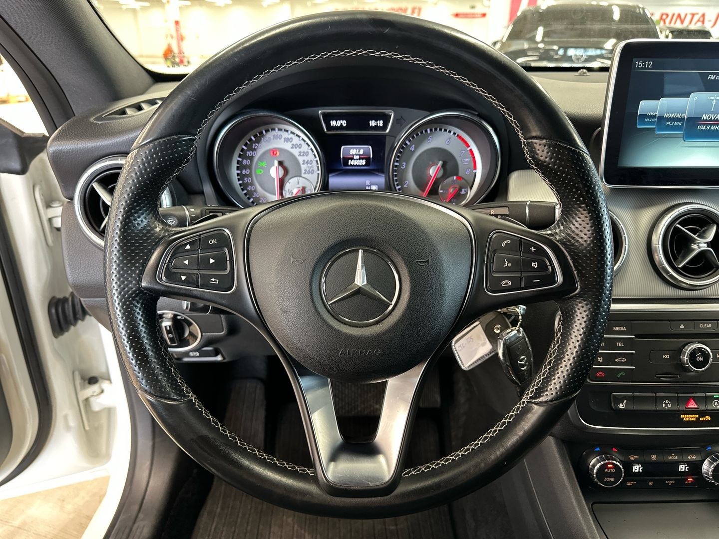 MERCEDES-BENZ CLA 2015