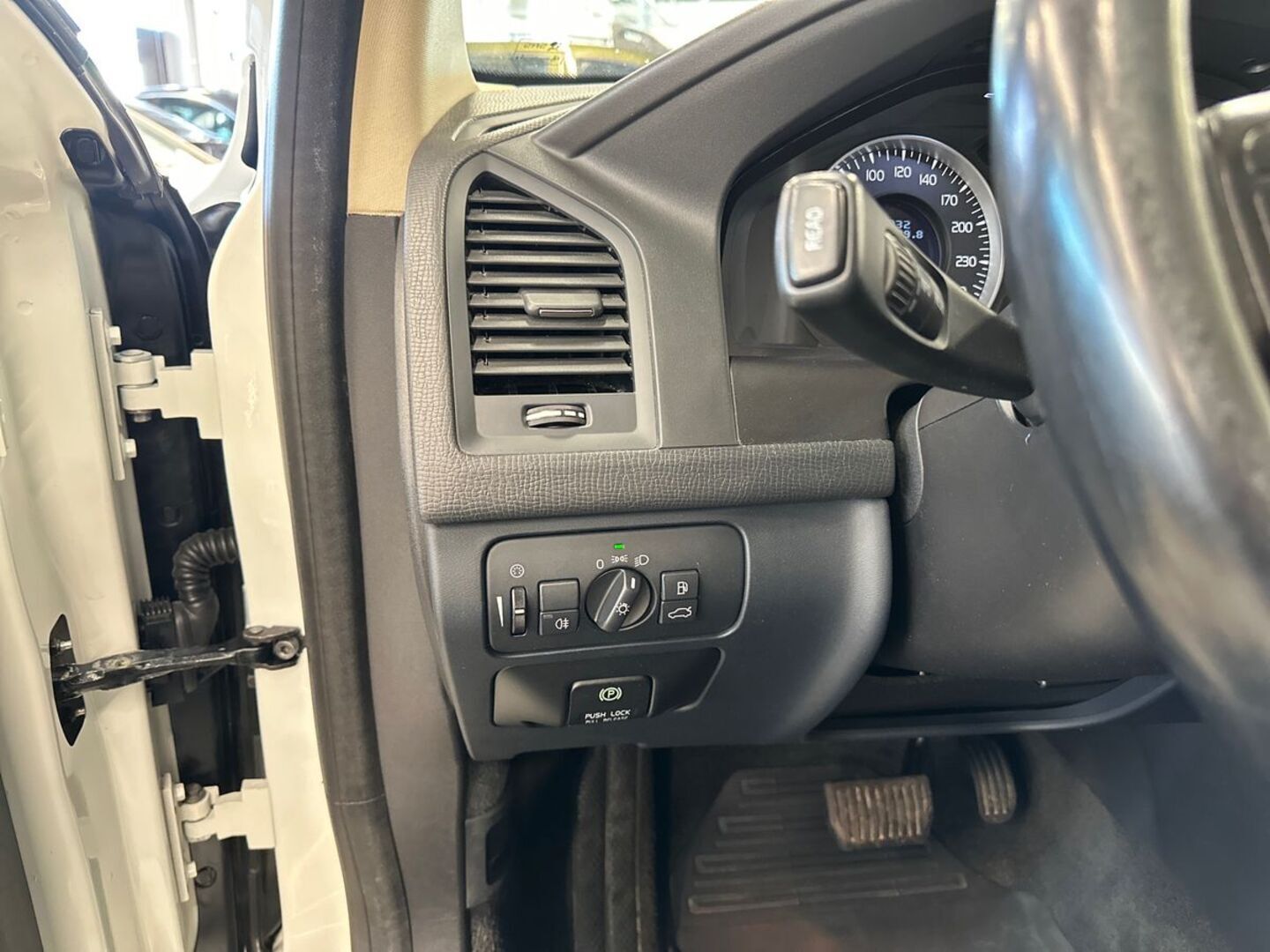 VOLVO XC60 2011