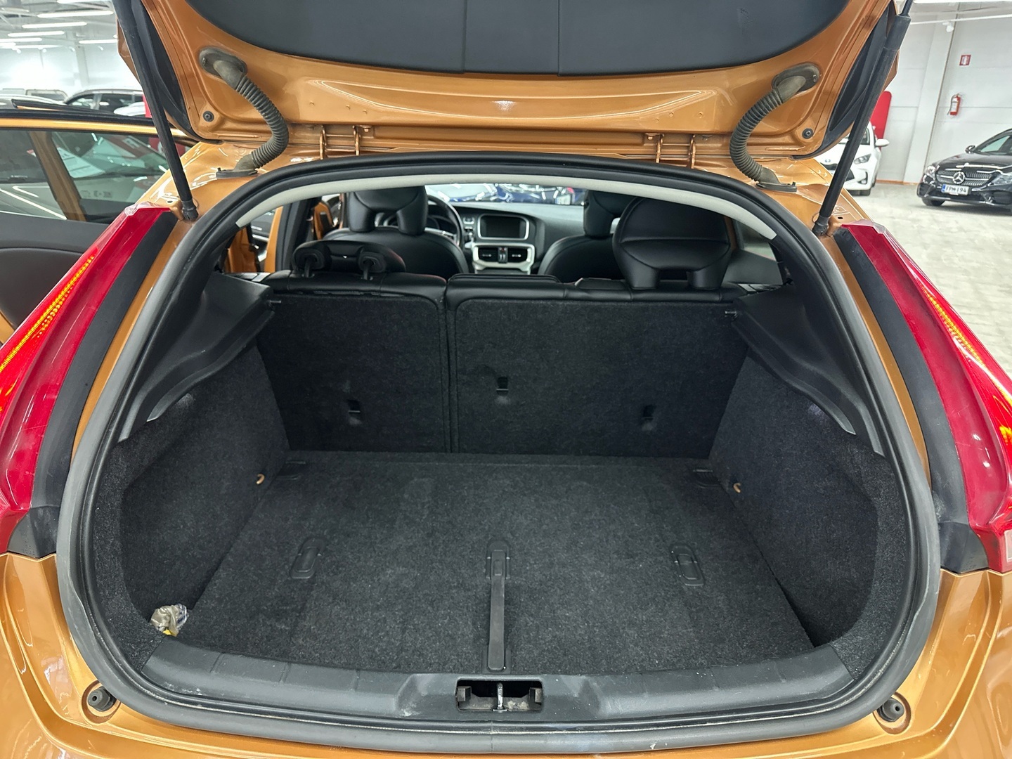 VOLVO V40 2012