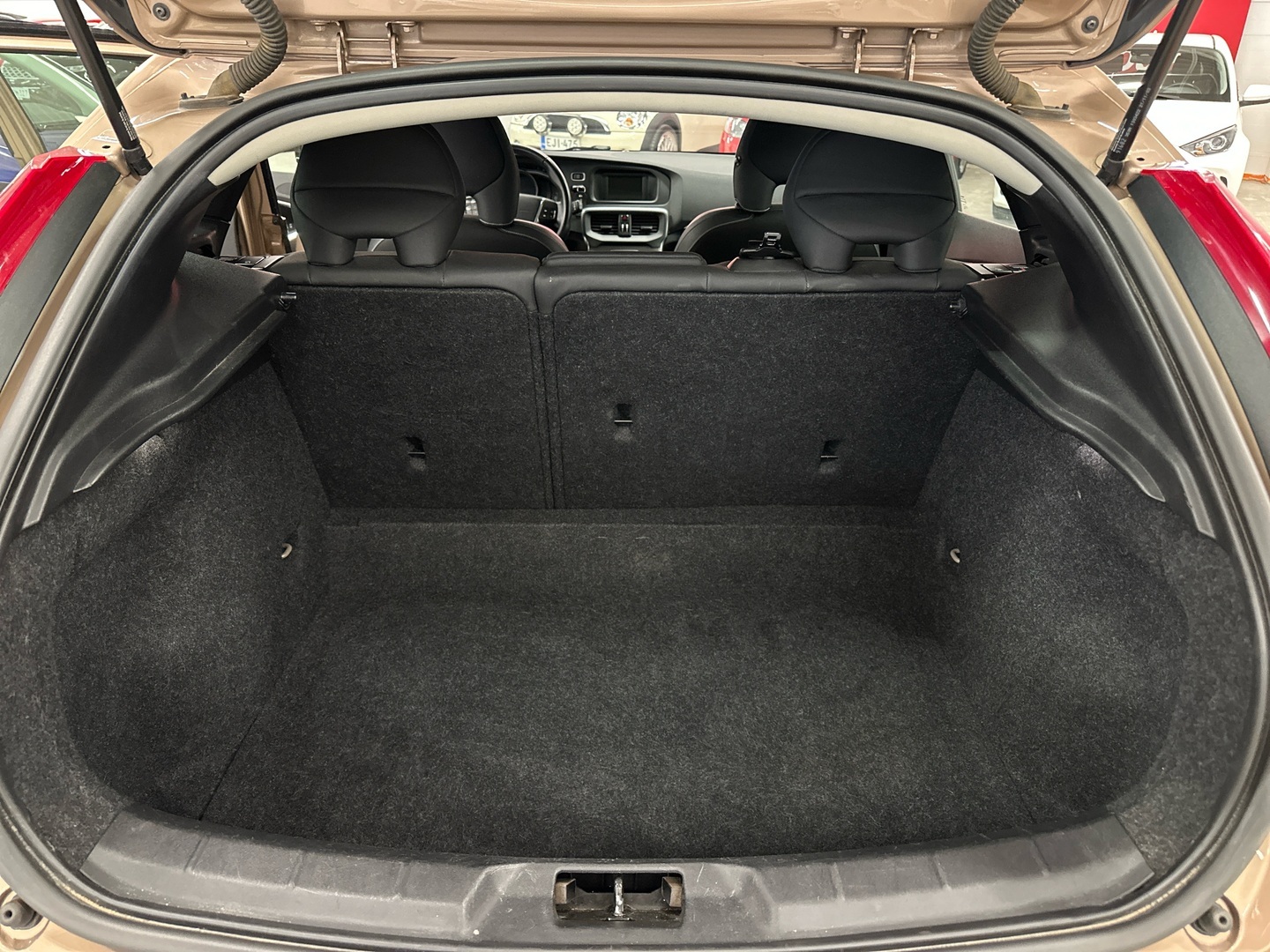 VOLVO V40 2012