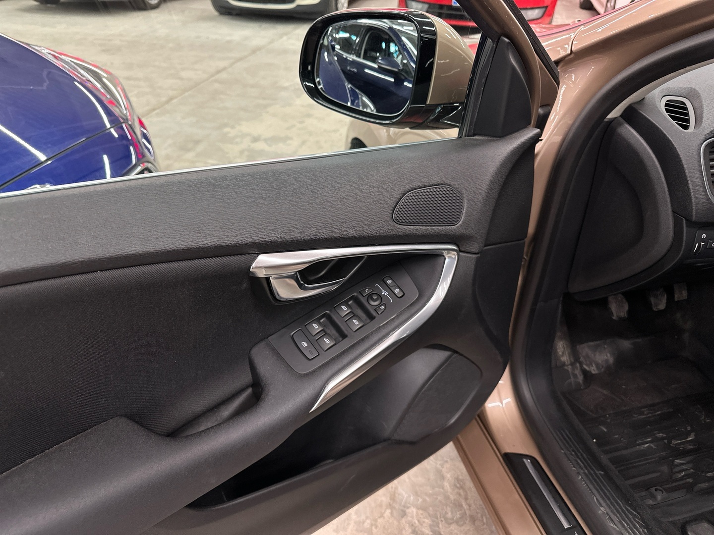 VOLVO V40 2012