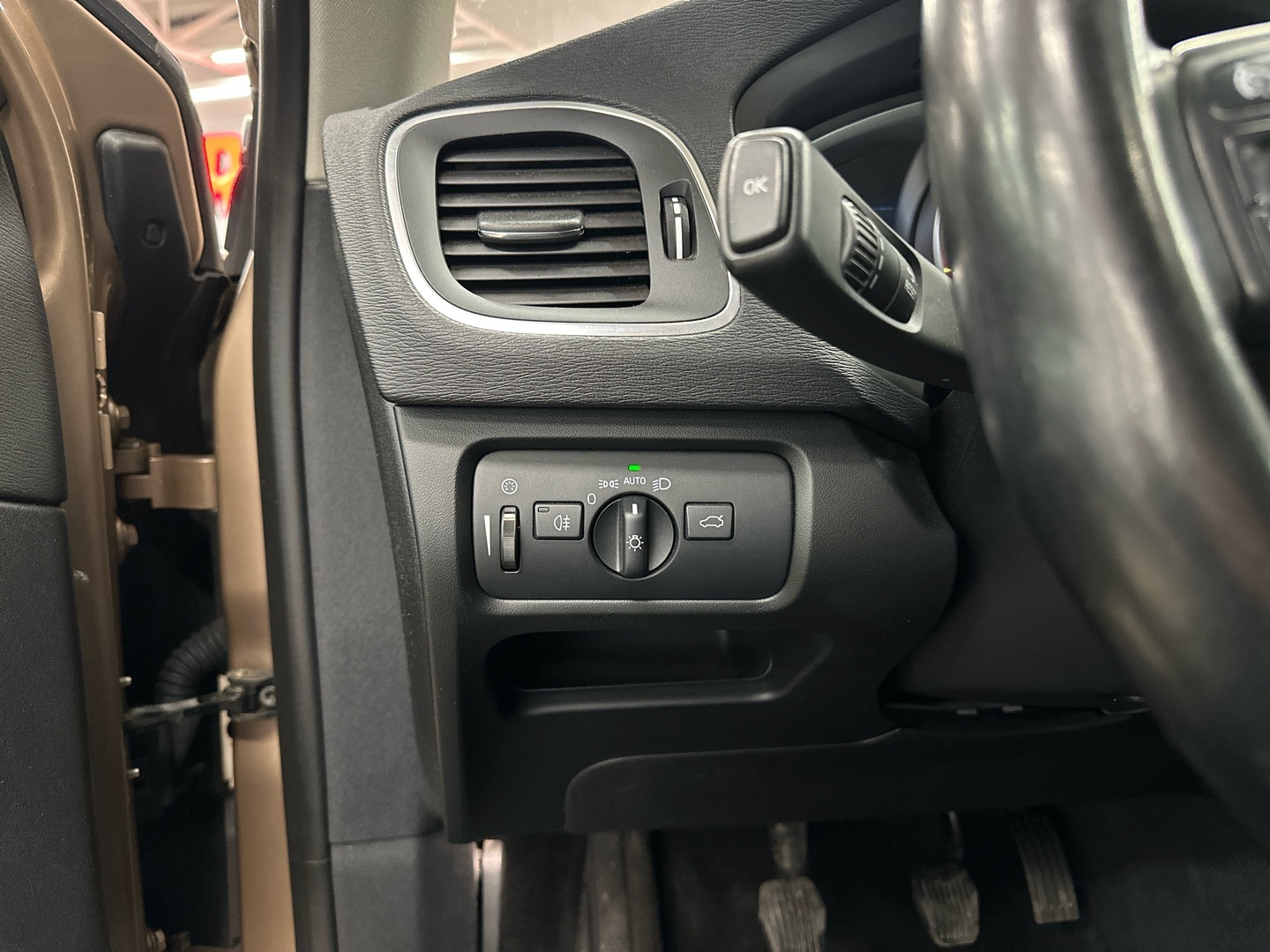 VOLVO V40 2012