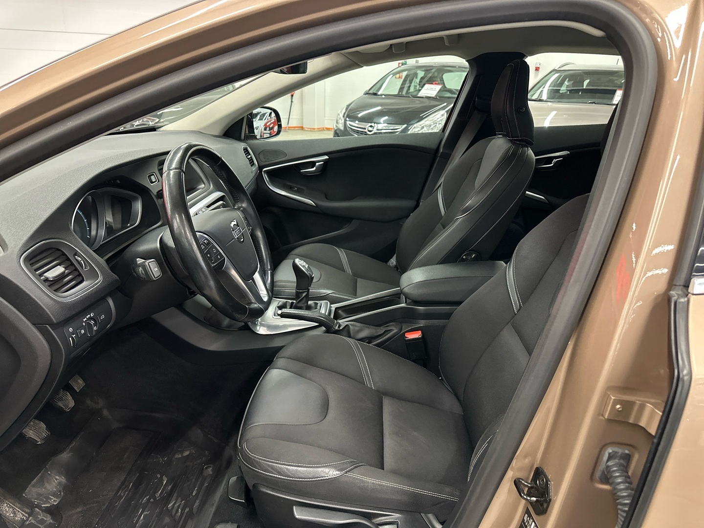 VOLVO V40 2012
