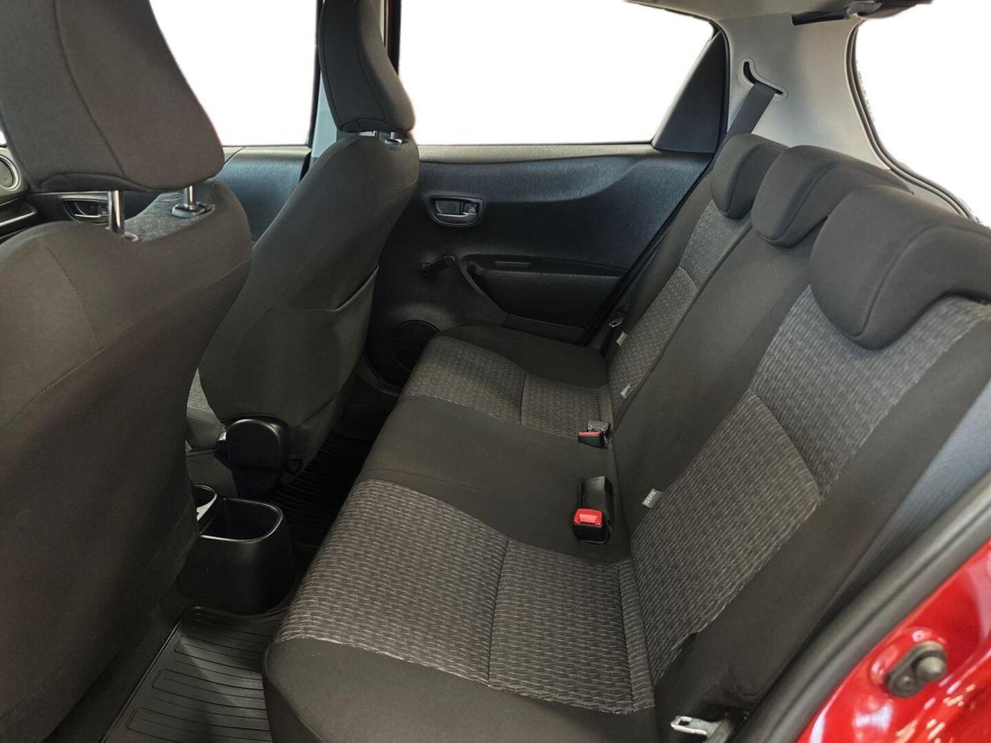 TOYOTA Yaris 2014