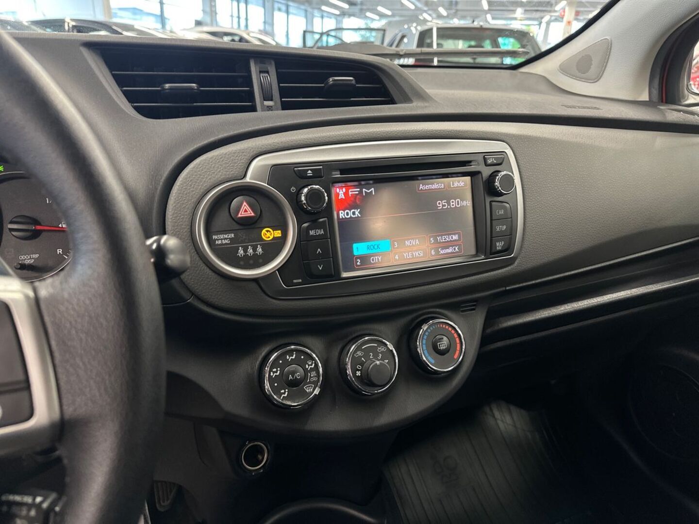 TOYOTA Yaris 2014