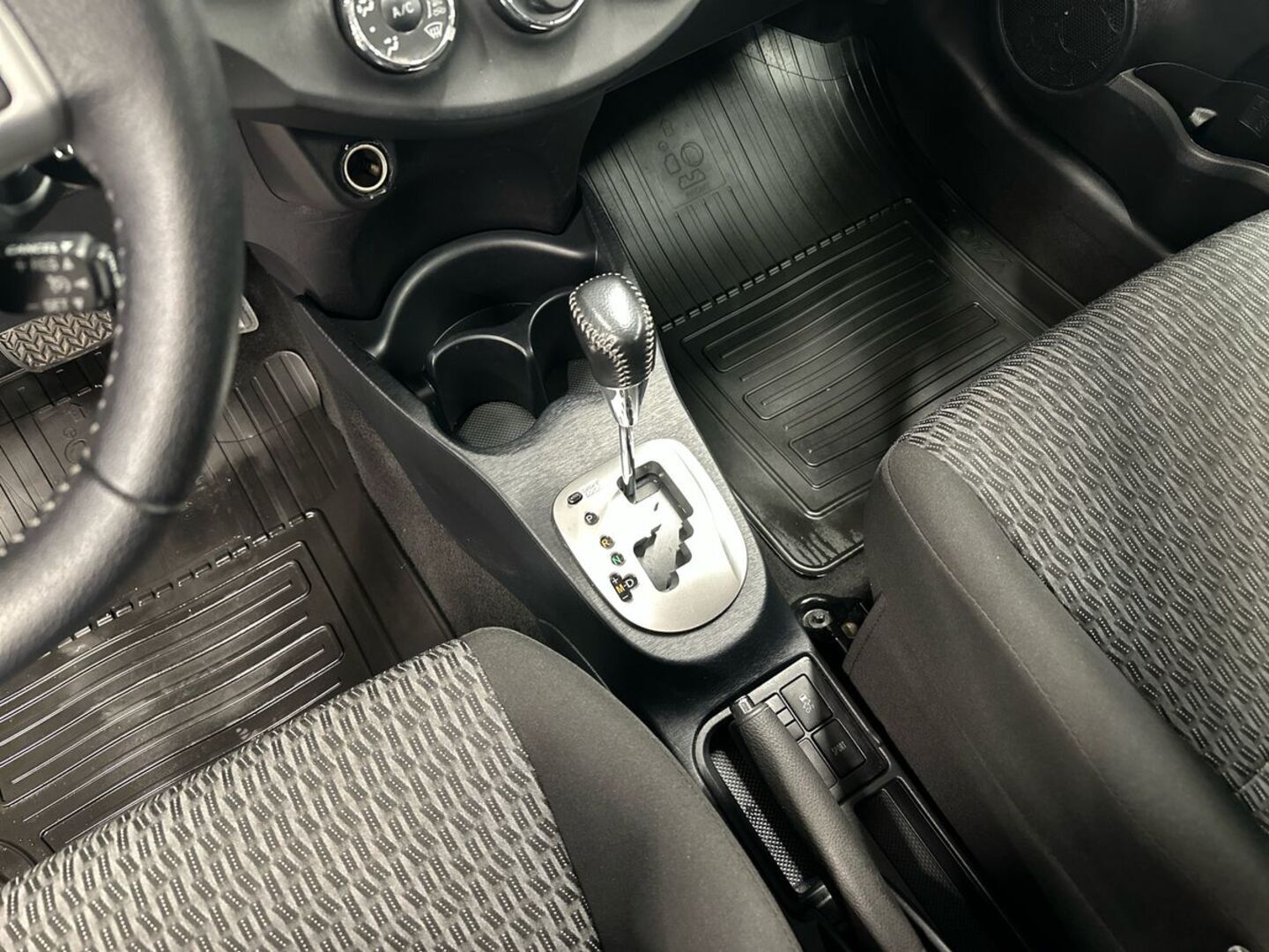 TOYOTA Yaris 2014