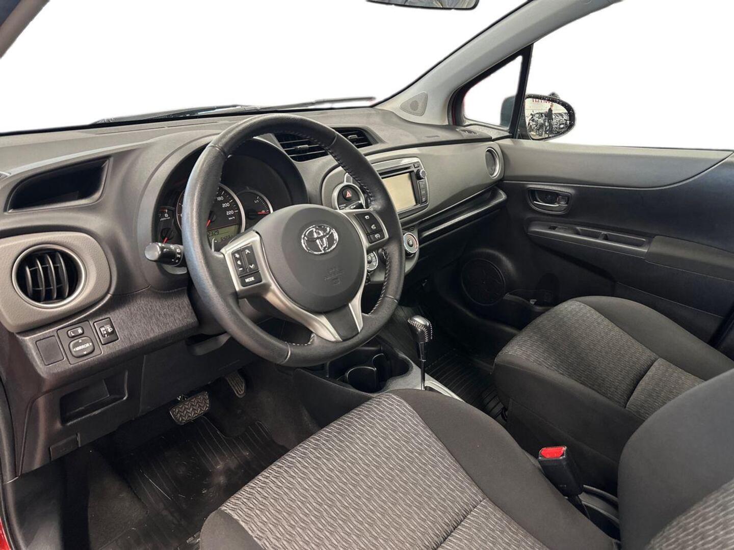 TOYOTA Yaris 2014