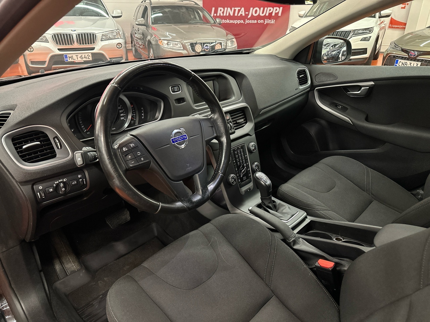 VOLVO V40 2015