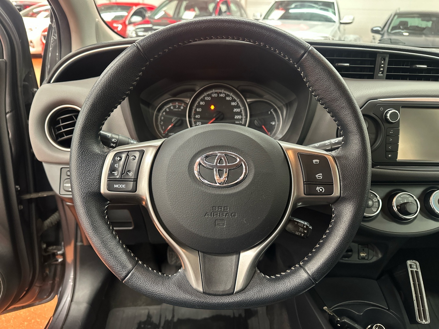 TOYOTA Yaris 2015