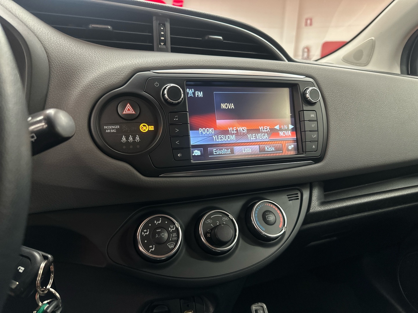 TOYOTA Yaris 2015