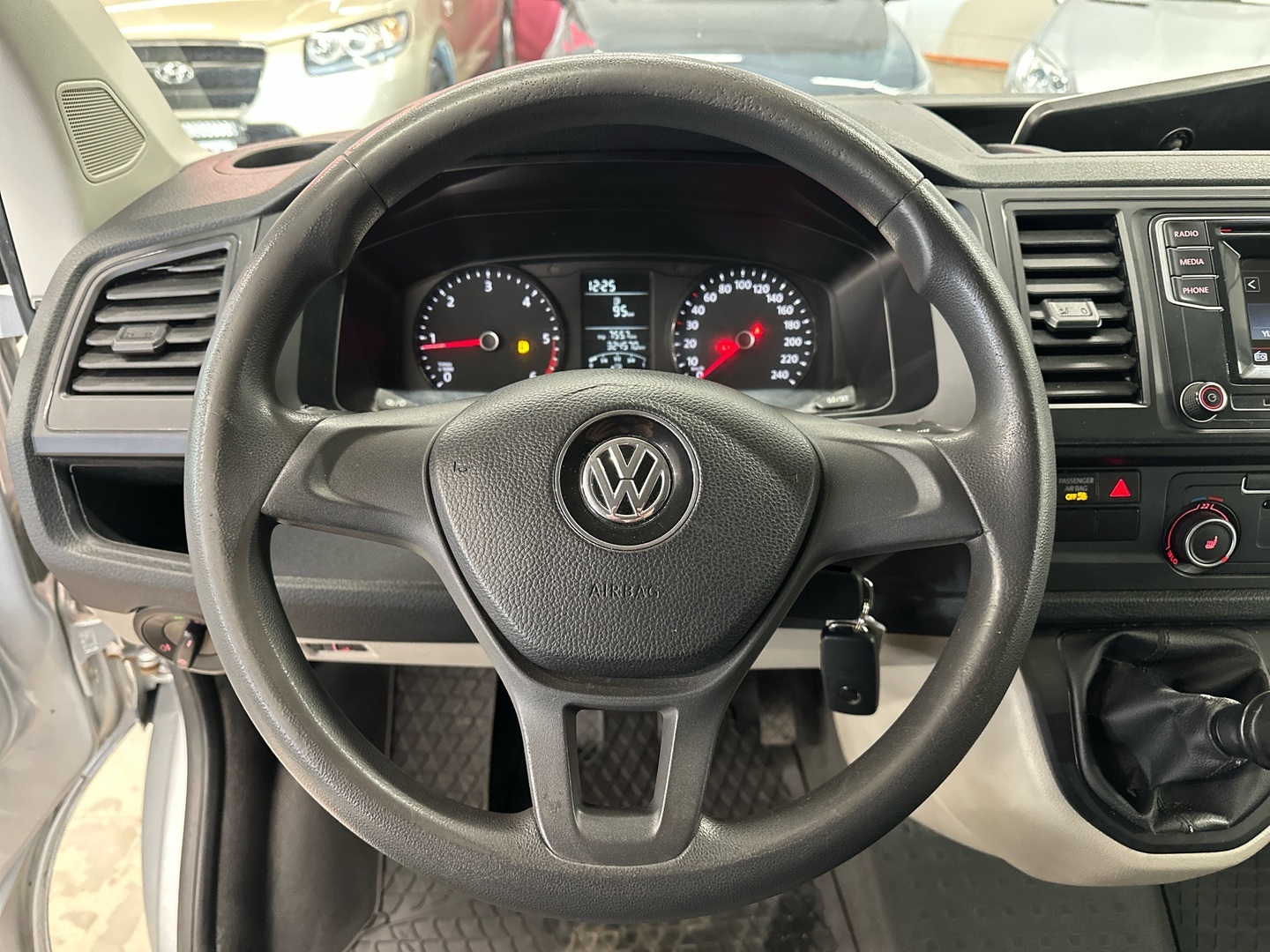 VOLKSWAGEN Transporter 2017