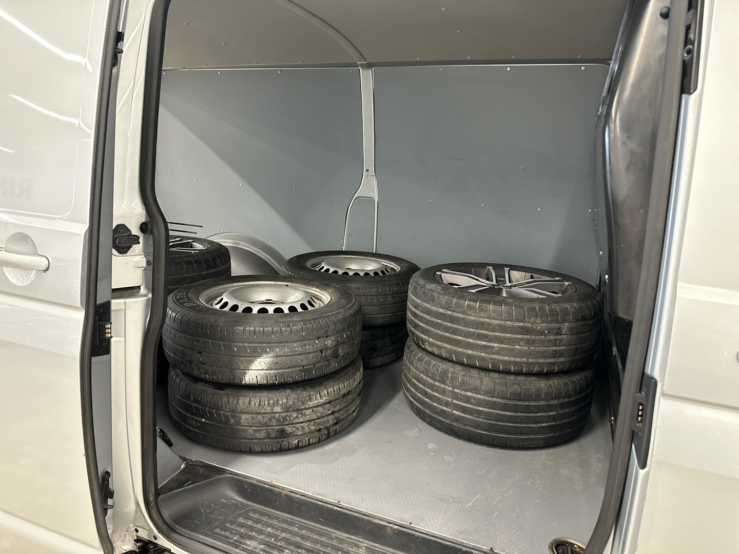 VOLKSWAGEN Transporter 2017