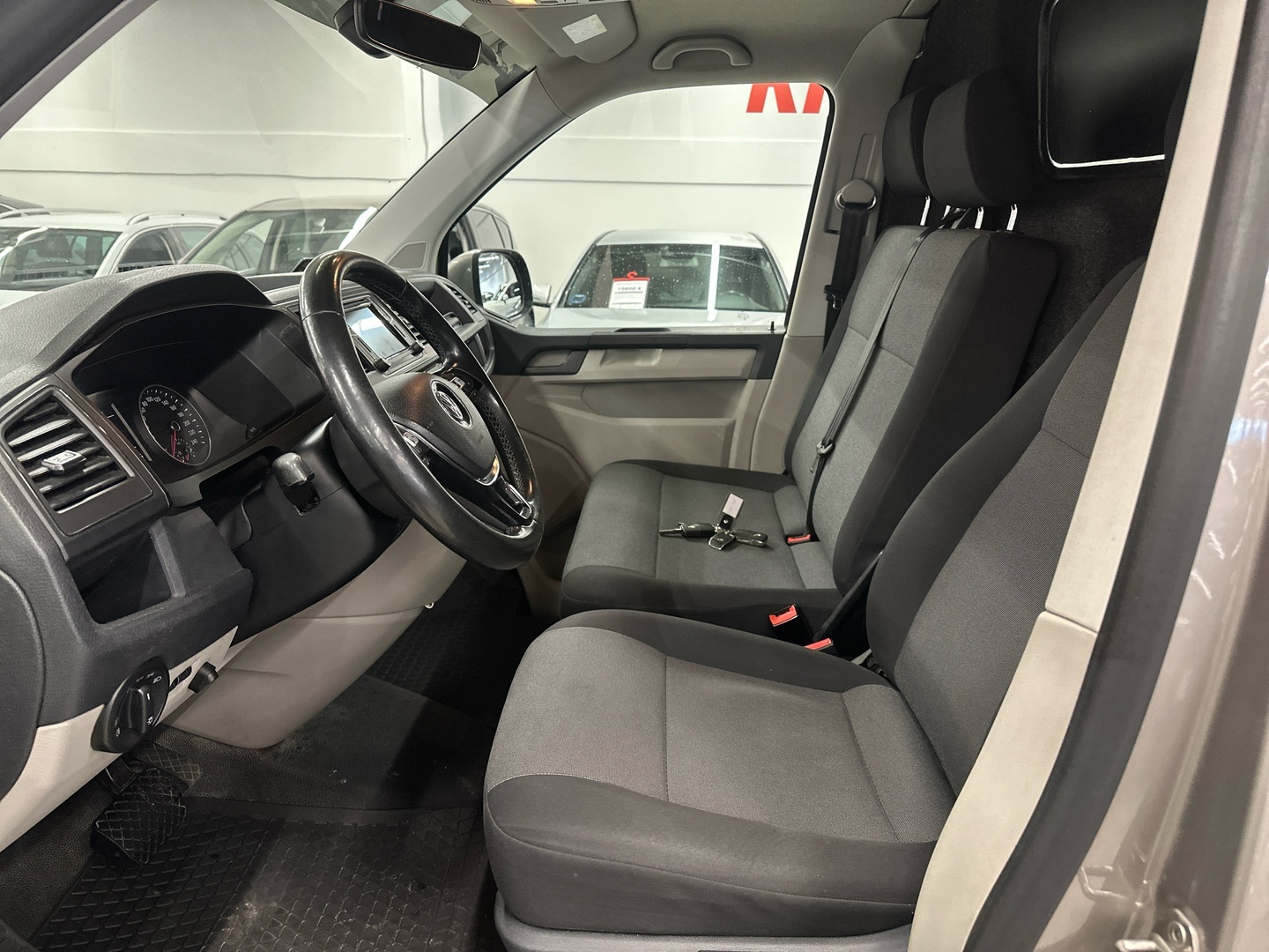 VOLKSWAGEN Transporter 2018