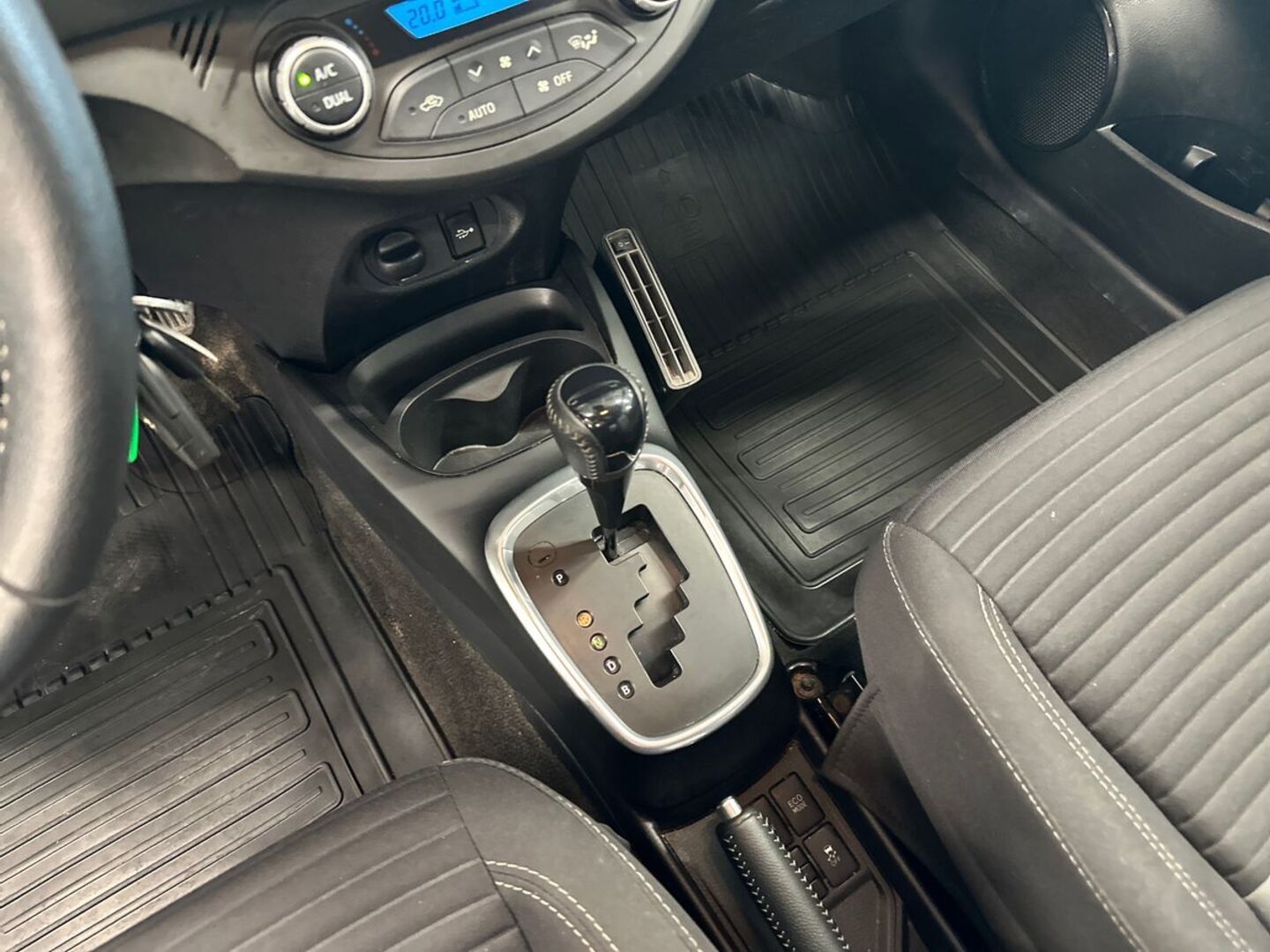 TOYOTA Yaris 2020