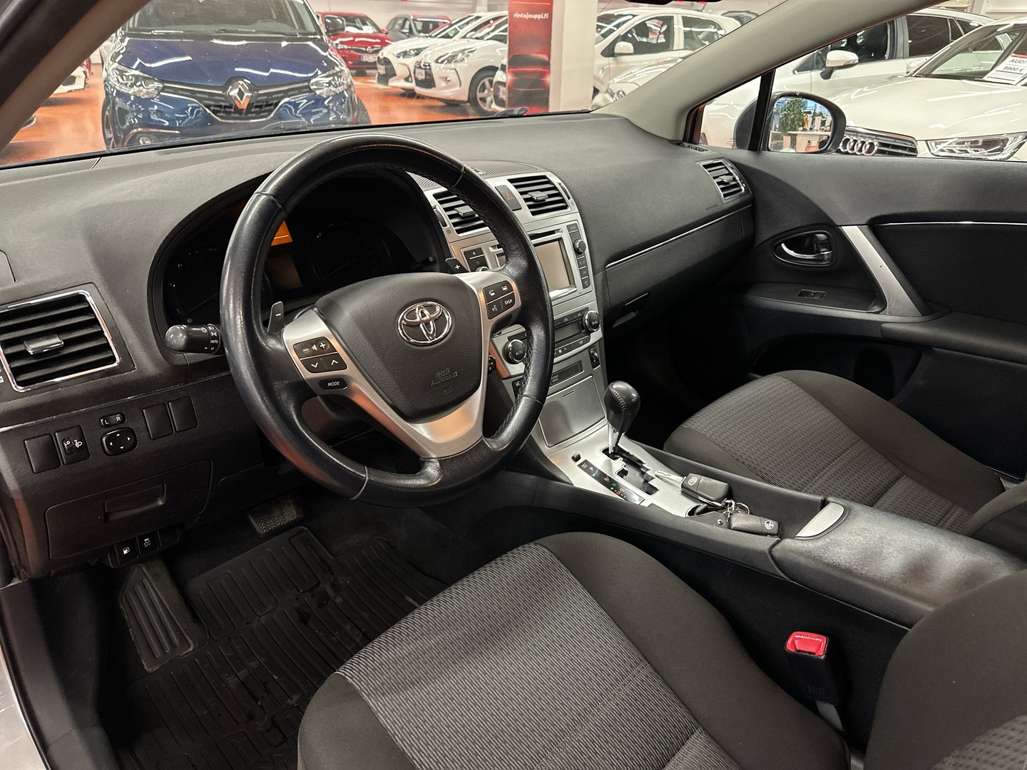 TOYOTA Avensis 2012