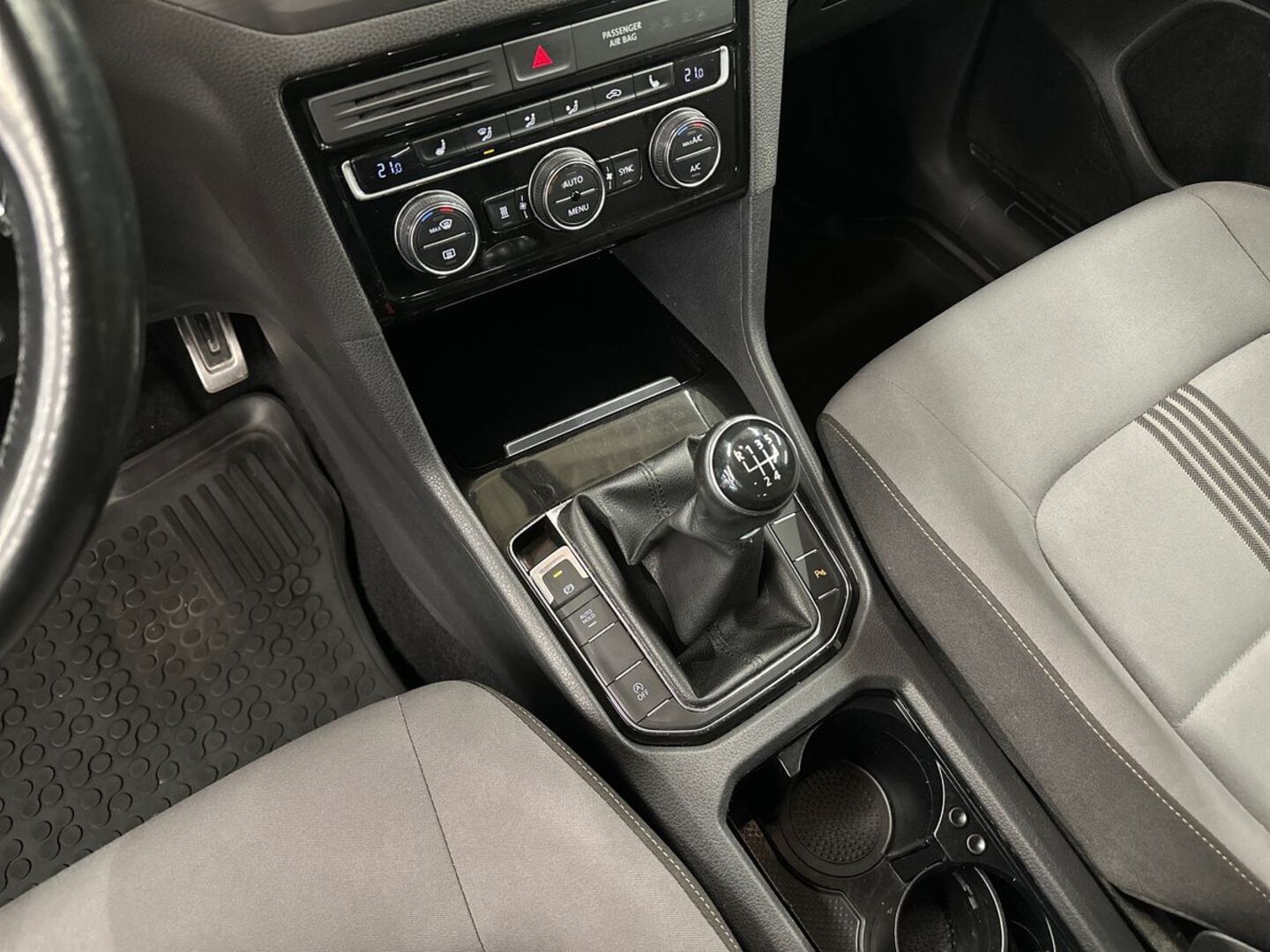 VOLKSWAGEN Golf Sportsvan 2016