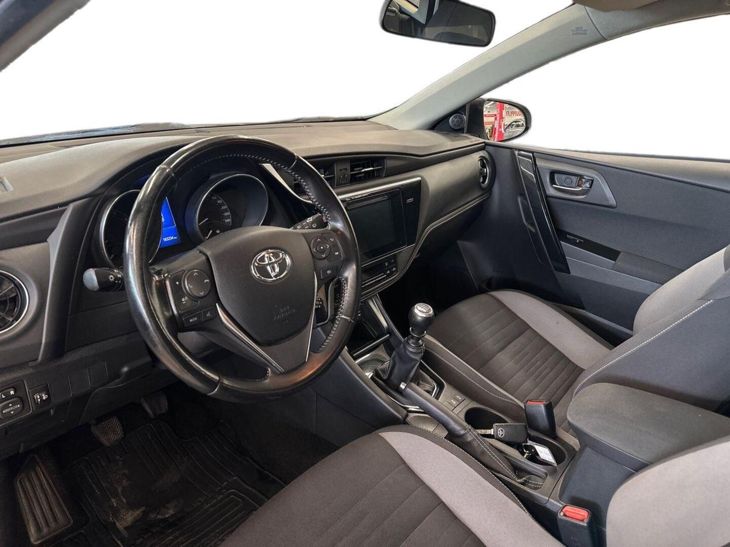 TOYOTA Auris 2017