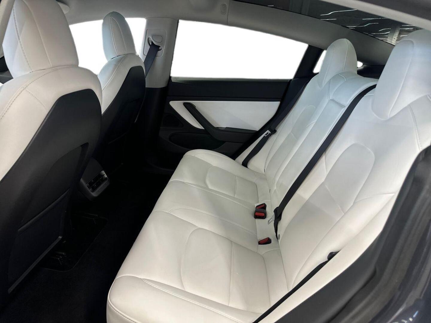 TESLA Model 3 10