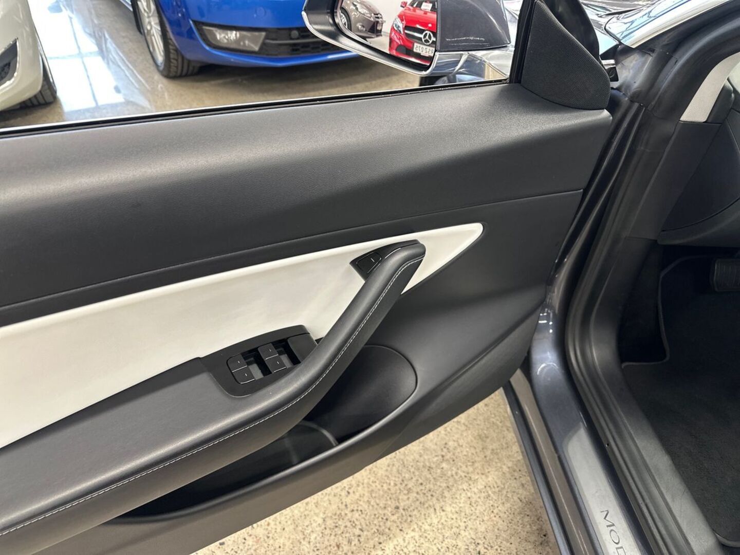 TESLA Model 3 12